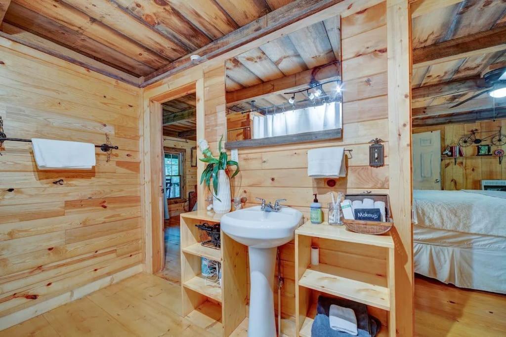 Bear Den Bungalow With Hot Tub Near Blue Ridge And Ellijay Exteriör bild